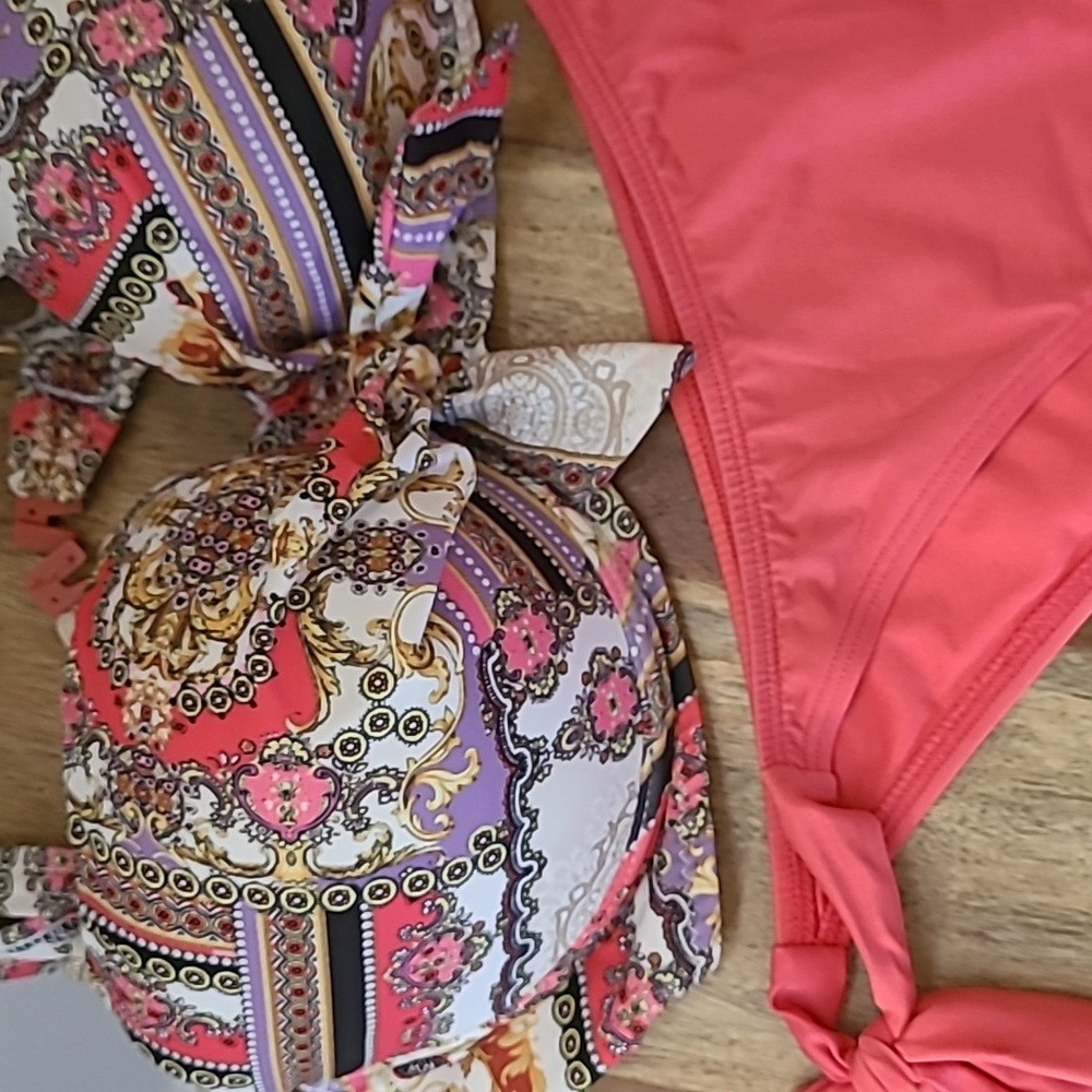Bikini - Picture 8 of 10